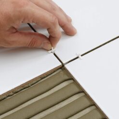 Model utilizare a cruciulitelor clasice pentru montarea placilor ceramice.